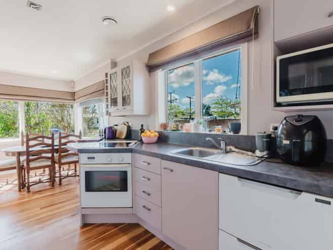 14 Jeanette Street, Glenview