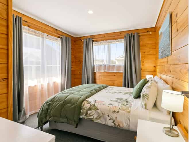 104 Apu Crescent, Lyall Bay
