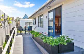104 Apu Crescent, Lyall Bay
