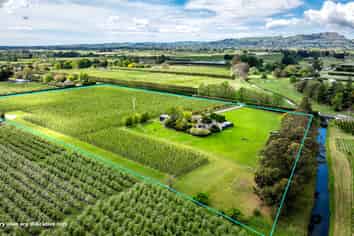 1127 Riverslea Road South, Longlands