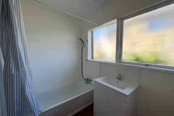 1/4 College Road, Saint Johns