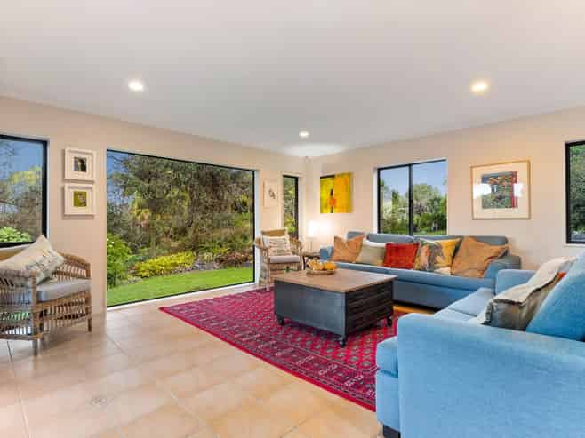 4 Point Street, Mahurangi East