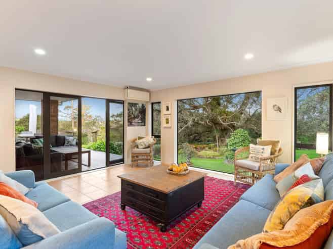 4 Point Street, Mahurangi East