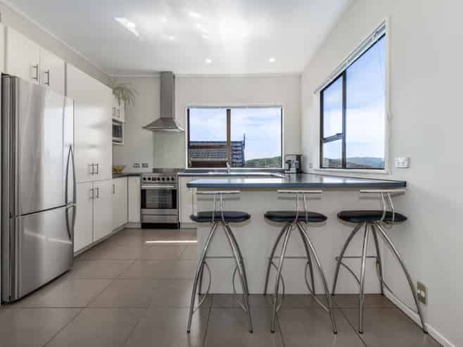 9 Kinnel Grove, Papakowhai