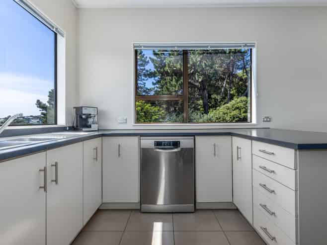 9 Kinnel Grove, Papakowhai