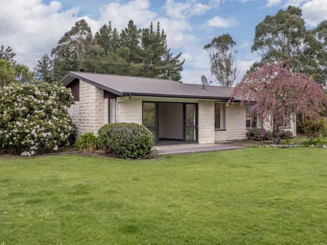 2330 Oxford Road, Cust