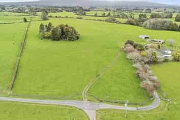 0n Ross Road, Tariki