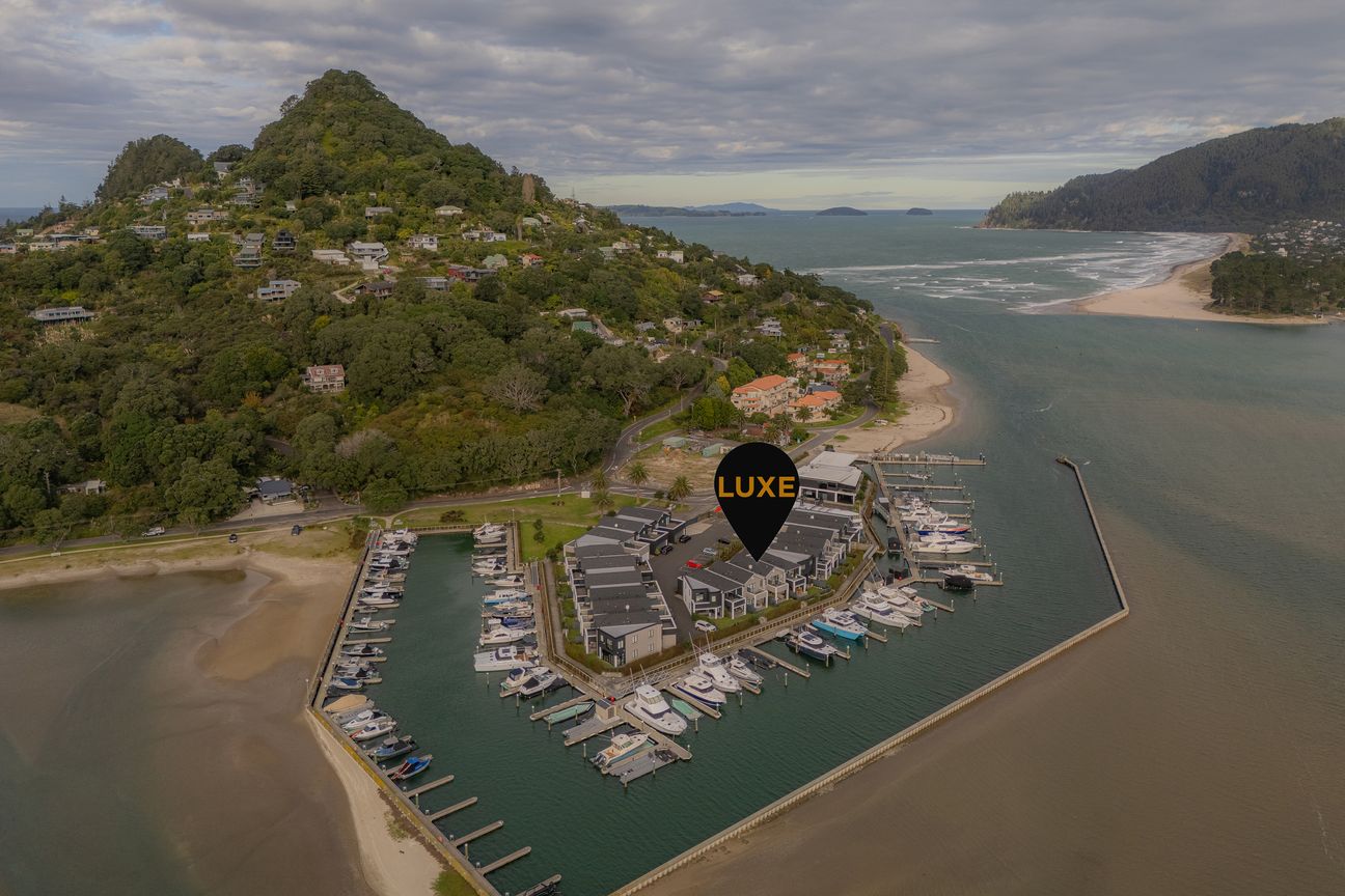 Ultimate Waterfront Designer Villa - Bild 2