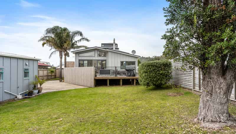 221 Linton Crescent, Whangamata