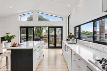 221 Linton Crescent, Whangamata