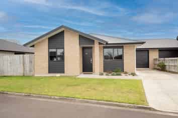 18/11 Errol Close, Burbush