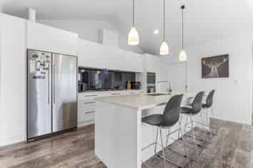 953 Upland Road, Egmont Village