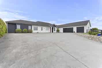 953 Upland Road, Egmont Village