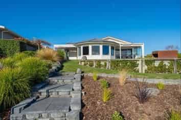 5 Pukenamu Road, Rainbow Point