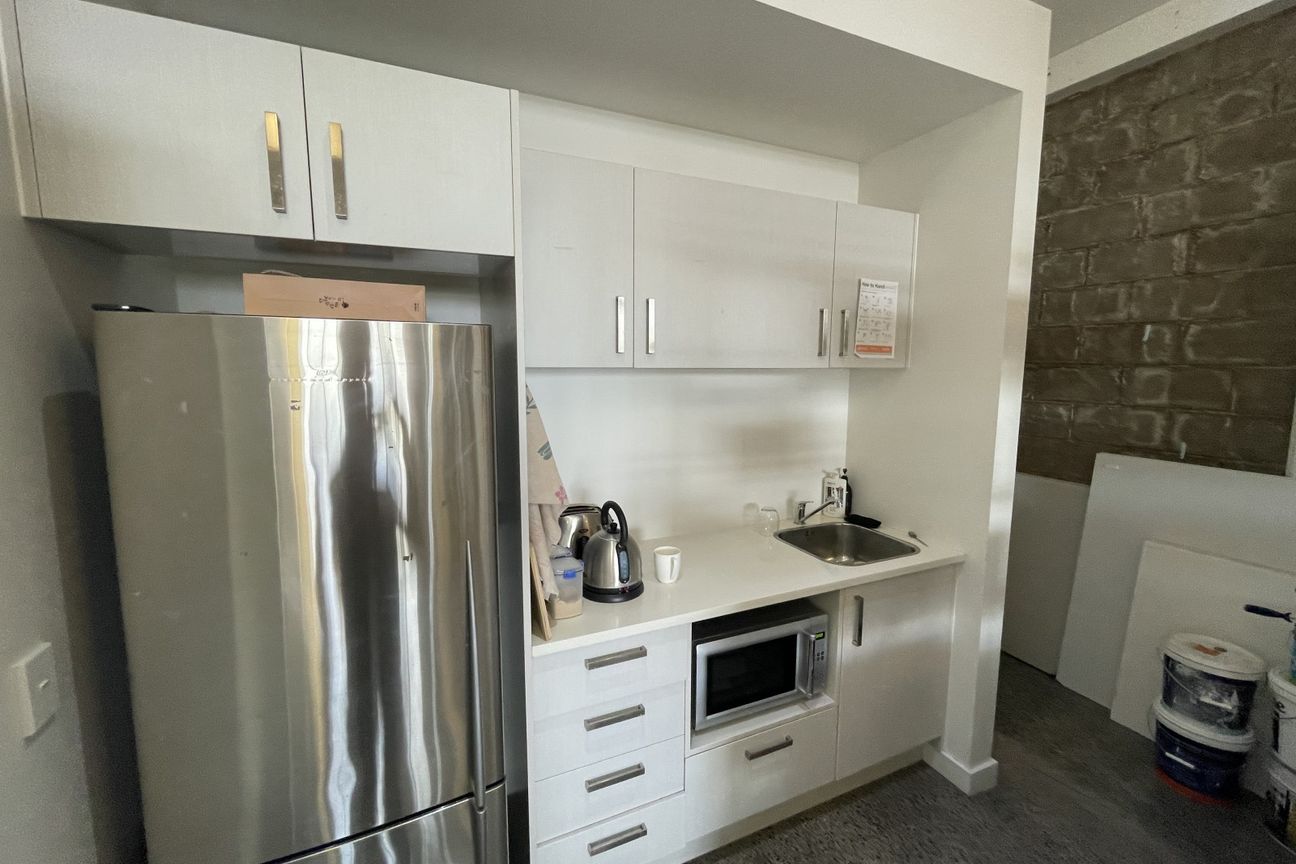 Contemporary Character Office - Fler