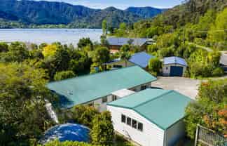 1693 Queen Charlotte Drive, Queen Charlotte Sound