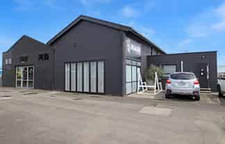 COMMERCIAL WORKSHOP / OFFICE FOR SALE OR LEASE