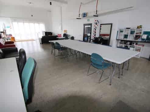 COMMERCIAL WORKSHOP / OFFICE FOR SALE OR LEASE