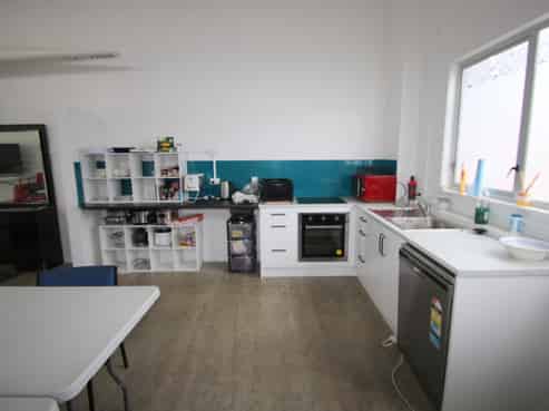 COMMERCIAL WORKSHOP / OFFICE FOR SALE OR LEASE