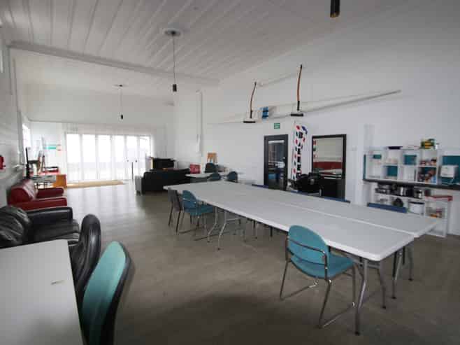 COMMERCIAL WORKSHOP / OFFICE FOR SALE OR LEASE