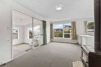 6B Robert Mckeen, Otaki Beach
