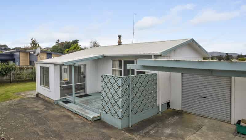 6B Robert Mckeen, Otaki Beach