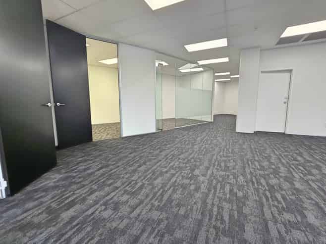 Morden 180sqm office with all you need
