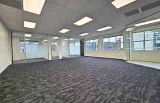 Morden 180sqm office with all you need