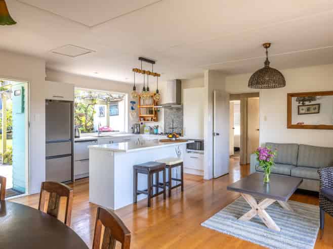4 Mitchell Road, Surfdale
