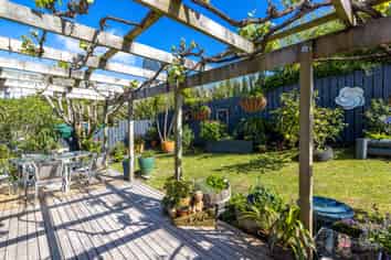 4 Mitchell Road, Surfdale
