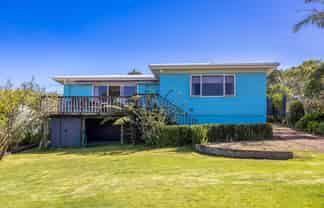 4 Mitchell Road, Surfdale