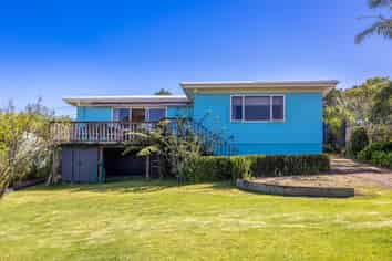 4 Mitchell Road, Surfdale