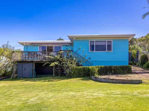 4 Mitchell Road, Surfdale