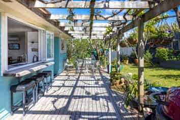 4 Mitchell Road, Surfdale