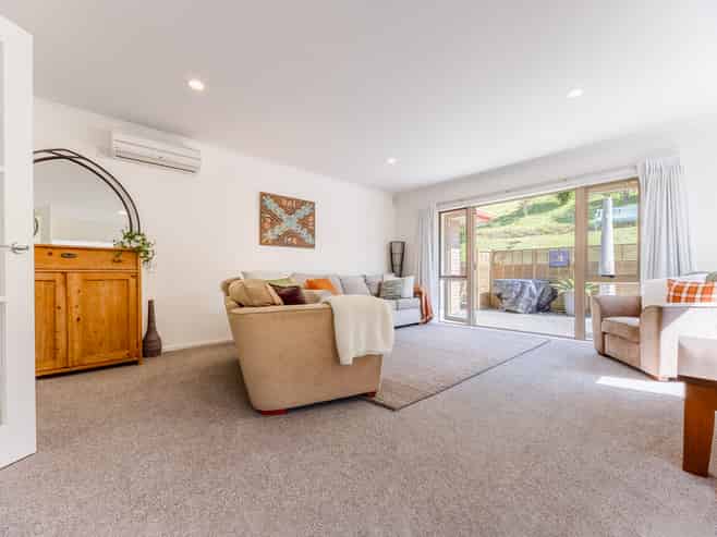 8 Leanne Way, Waikanae Beach