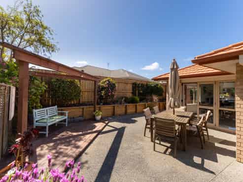 8 Jeannie Way, Waikanae Beach