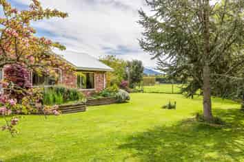 21 Browns Road, Okuku
