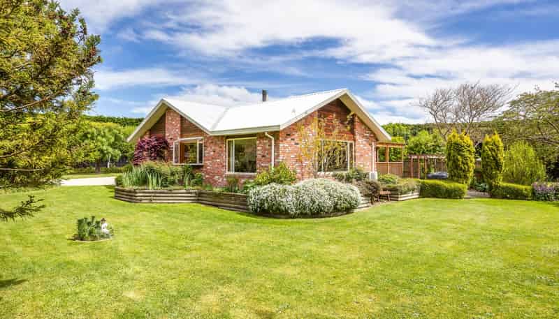 21 Browns Road, Okuku