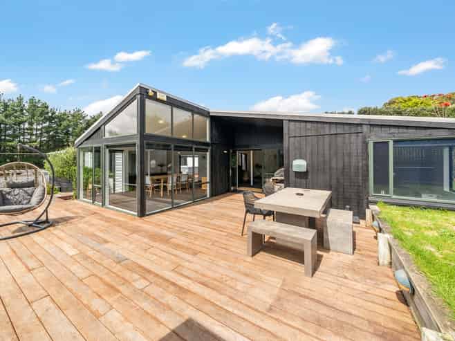 20 Coroglen Rise, Plimmerton