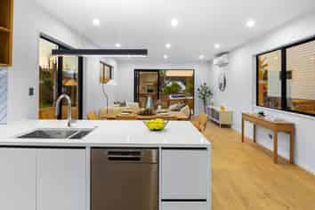 7 Weetman Drive, Browns Bay