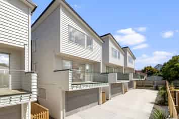 7C Waddell Avenue, Point England