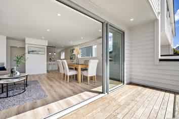 7C Waddell Avenue, Point England