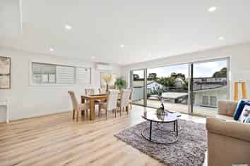 7C Waddell Avenue, Point England