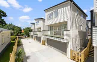 7C Waddell Avenue, Point England