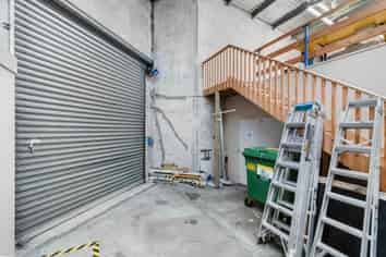 High-Profile Office/Industrial Space with Vacant Possession