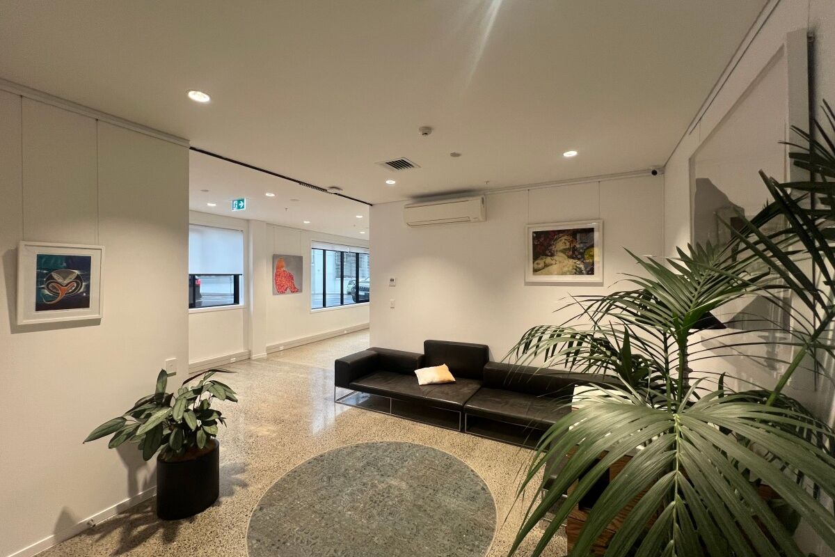 Stylish Open-Plan Office - Aanzicht 2