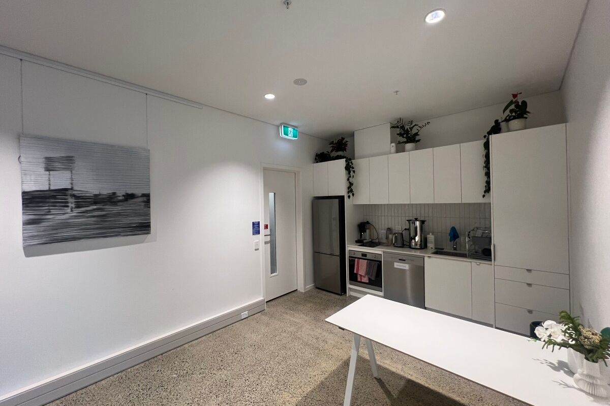 Stylish Open-Plan Office - Aanzicht 5