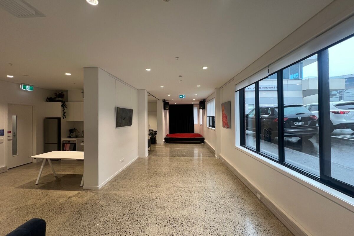 Stylish Open-Plan Office - Aanzicht 4