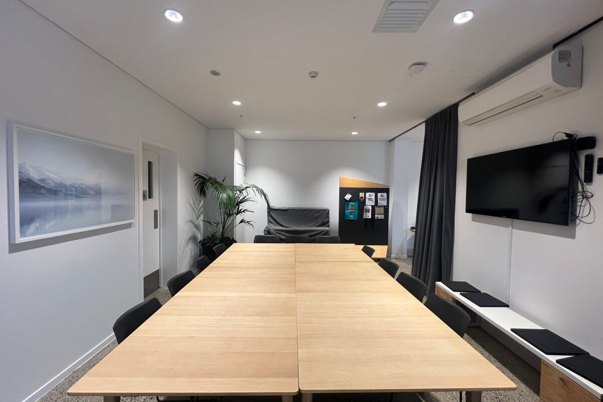 Stylish Open-Plan Office - Meer