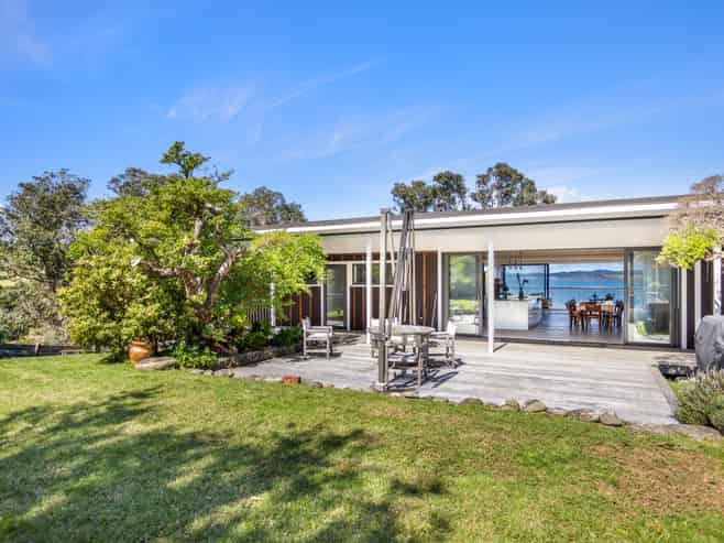 Flats 3-4 Moturoa Island, Russell